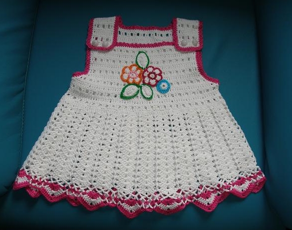 bebe orgu elbise1 170 Kız Bebekler İçin Örgü Elbise Örnekleri
