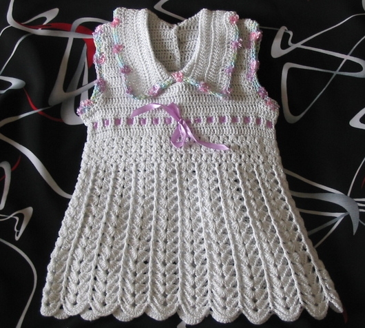 bebe orgu elbise2 325 Kız Bebekler İçin Örgü Elbise Örnekleri