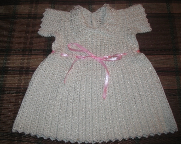 bebe orgu elbise3 329 Kız Bebekler İçin Örgü Elbise Örnekleri