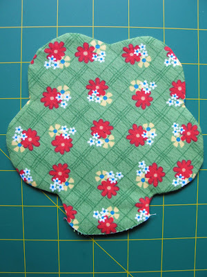 tutorial+for+fabric+flower+bowl+021+copy.jpg