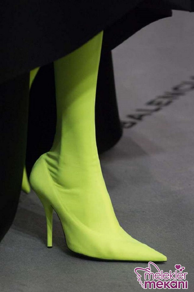2018-neon-renkli-ayakkabi-modeli.JPG