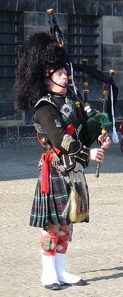 248px-Bagpipe_performer.jpg