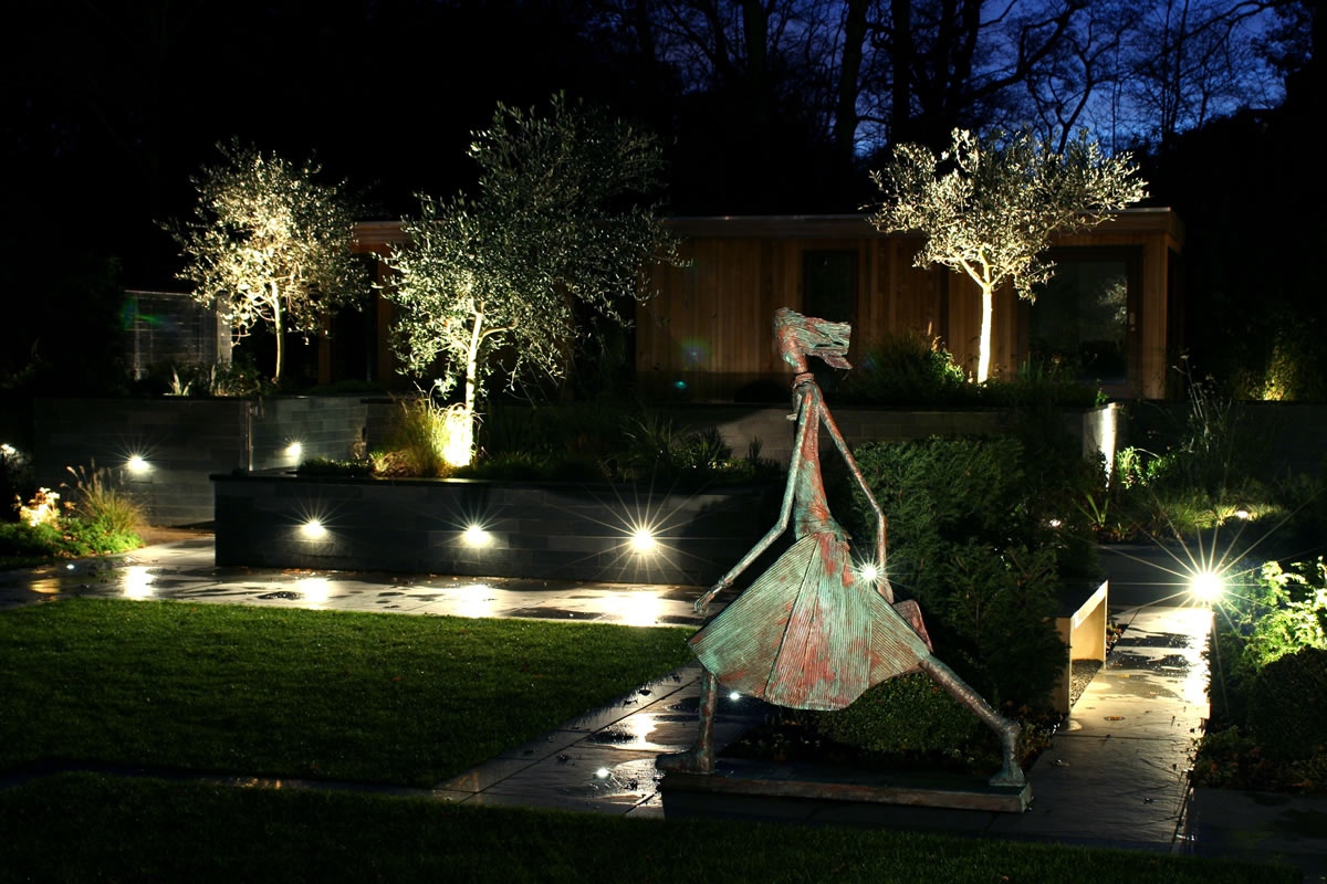 bahce-aydinlatma-ile-dekorasyonlar-2.jpg