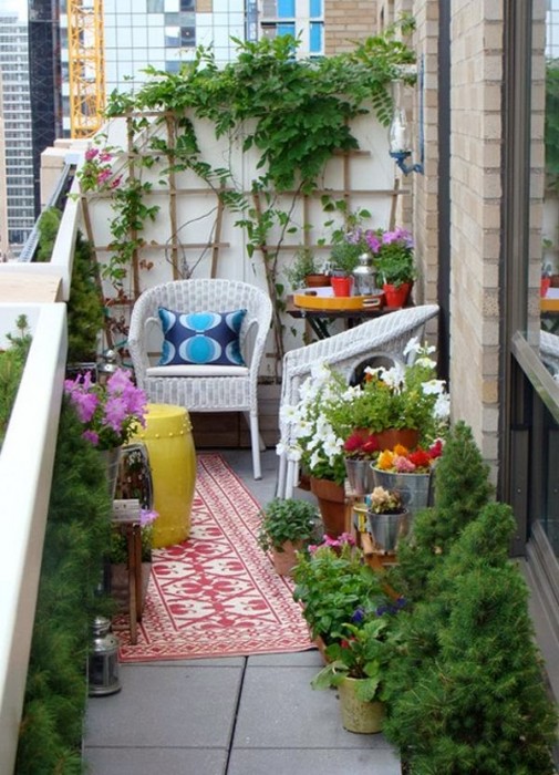 Balkon-Dekorasyonu-Örnekleri-Small-garden-balcony.jpg