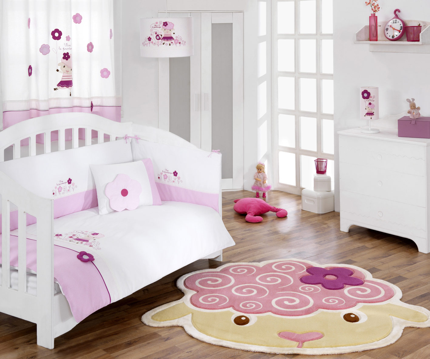 Bebek odalarında en yeni perde tasarımlarıyla gelen