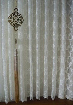 Beyaz-damask-desenli-tül-perde-modeli-çeşitlerinden-bir-örnek-277x400.jpg
