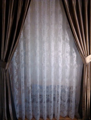 Beyaz-damask-desenli-tül-perde-modeli-örneği-çeşiti-303x400.jpg