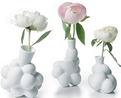 Beyaz-modern-farklı-dekoratif-vazo-modeli-2013.jpg