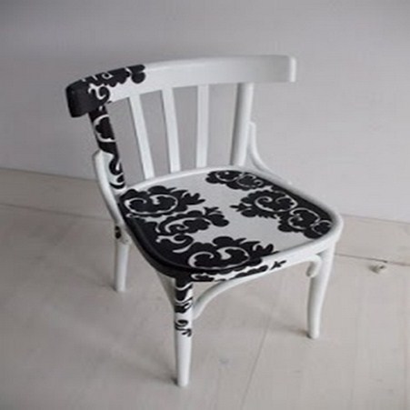 beyaz-siyah-desenli-boyama-sandalye-modeli.jpg