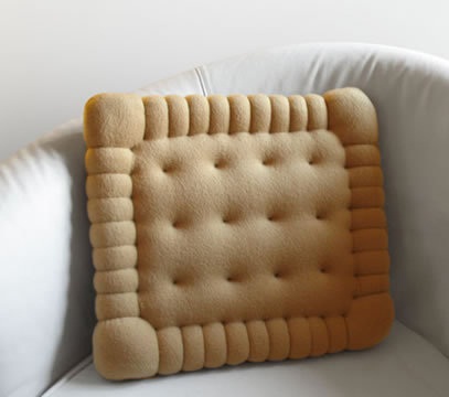 biskuci-seklinde-ilginc-dekoratif-esya-modelleri.jpg