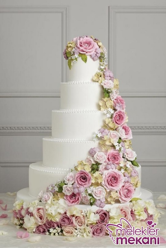 çiçekli-güllü-düğün-pastası.JPG