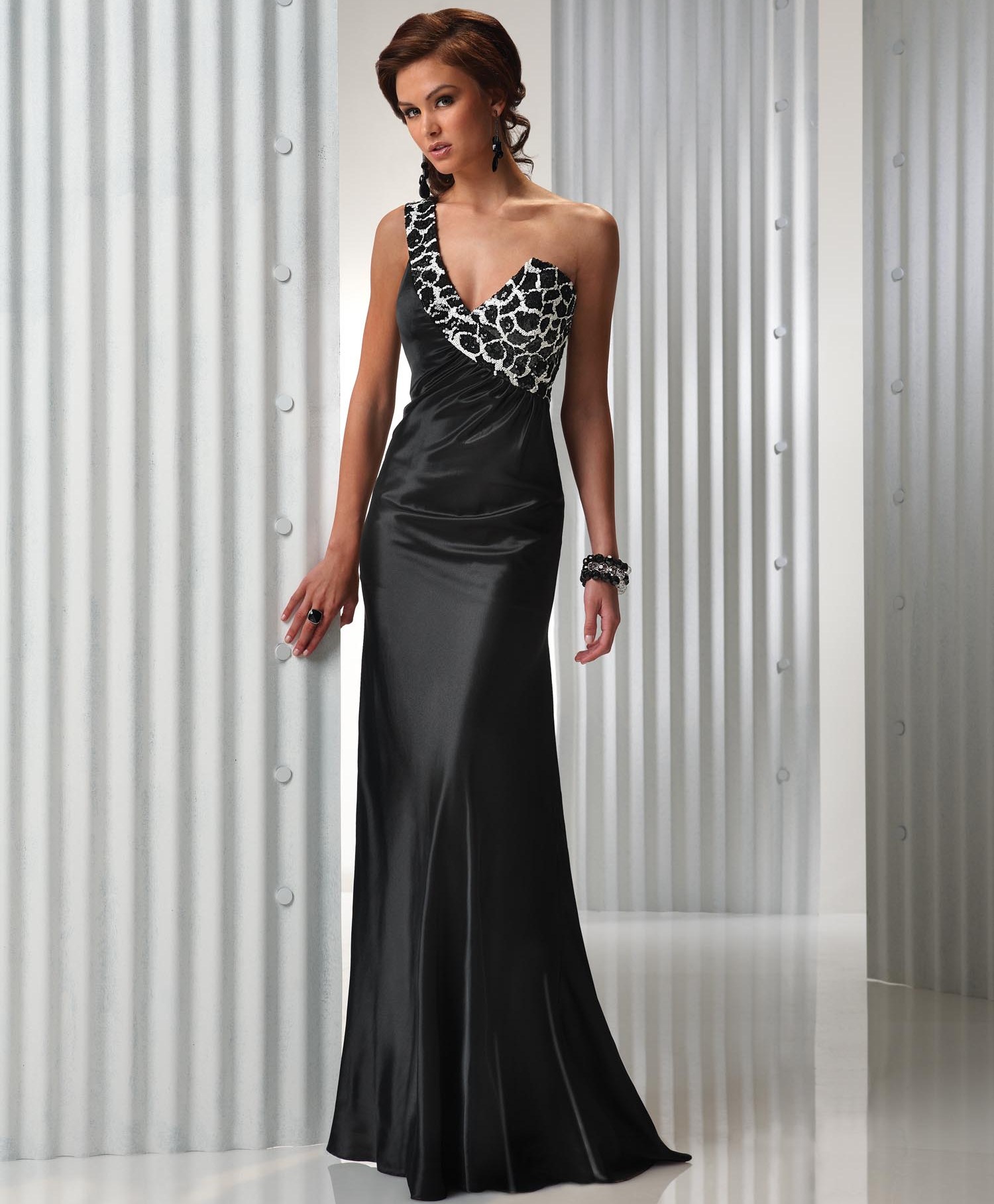 Çok şık gece kıyafetleri 1.jpg