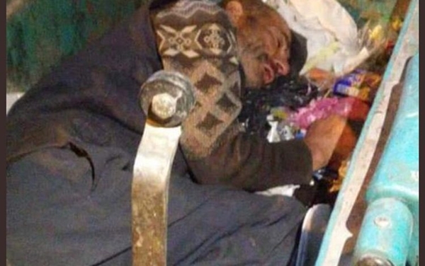 çöp konteynırında uyuyan adam gaziantep.jpg
