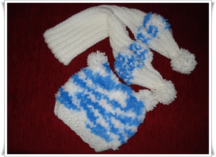erkek bebek mavi beyaz örgü atkı modeli.jpg