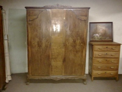 farklı antika dolaplar.jpg
