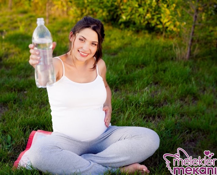 hamilelikte su icmek mide eksimesinin onune gecer.jpg