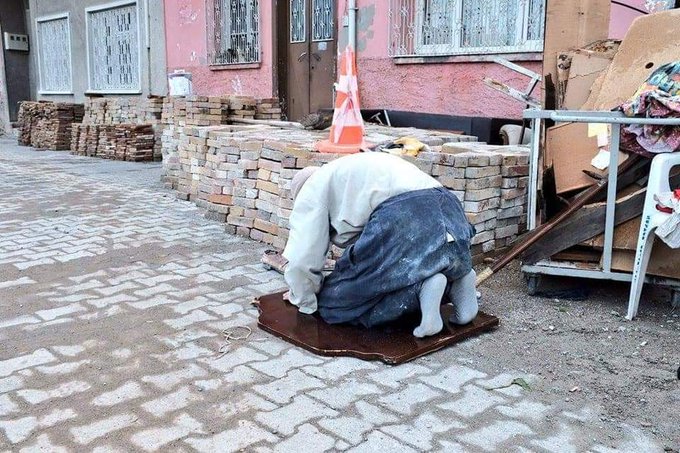 hayat yordun bizi.jpg