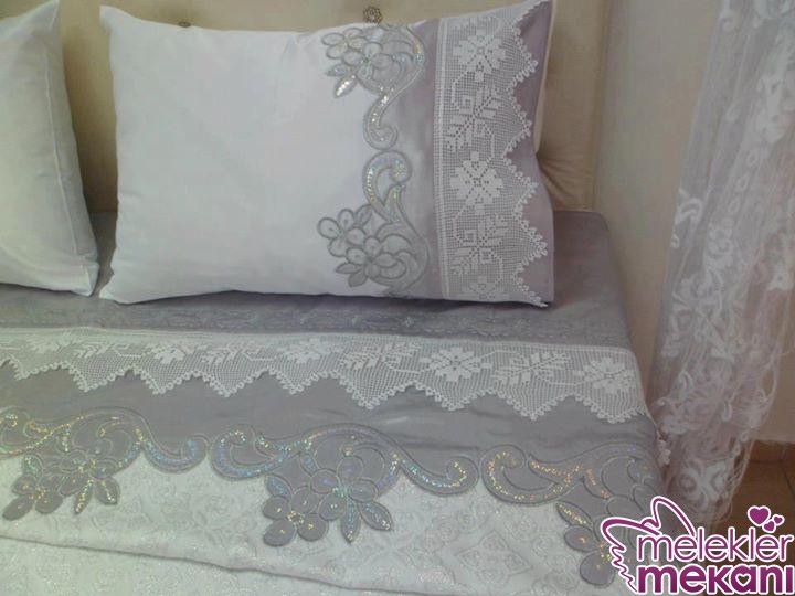 islemeli dantelli pike takimi.jpg