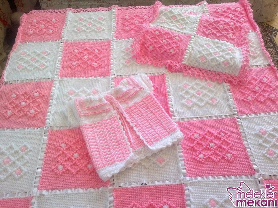 islemeli motifli kurdela ipi ile suslenmis kiz bebekler icin tunus isi battaniye.jpg