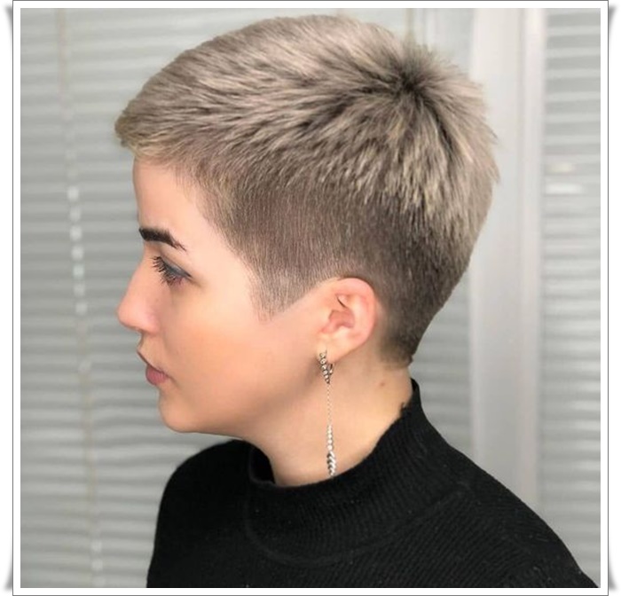 kısa kesim kadın saç kesimleri örnekleri resimleri_ (5).jpg