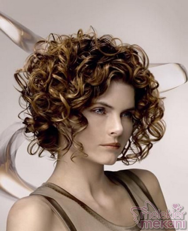 kıvırcık kısa kesim saç.jpg