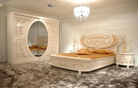 Krem-modern-dizayn-edilen-oymalı-klasik-yatak-odası-modeli-örneği.jpg
