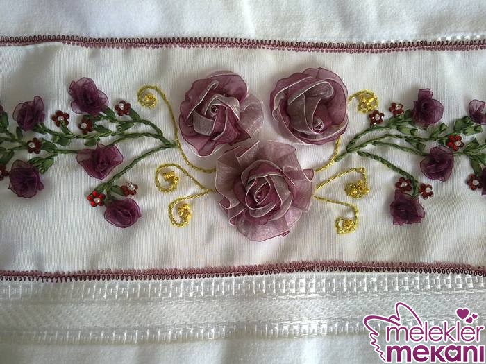 kurdela nakisi gul motifli havlu.jpg