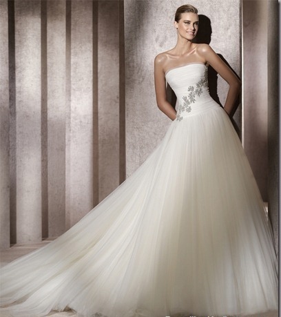 kuyruklu gelinlik (1).jpg