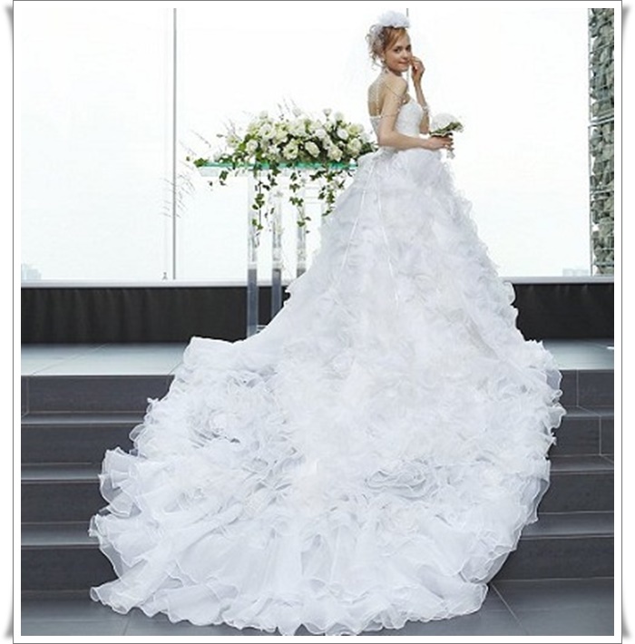 kuyruklu gelinlik modelleri_ (10).jpg