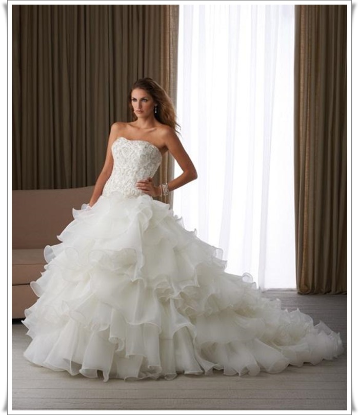 kuyruklu gelinlik modelleri_ (11).jpg