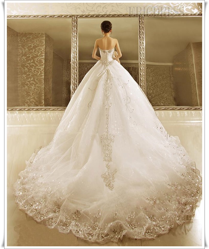 kuyruklu gelinlik modelleri_ (14).jpg