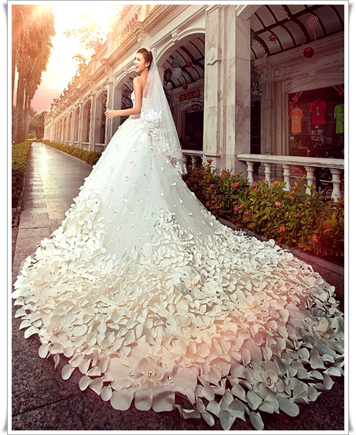 kuyruklu gelinlik modelleri_ (6).jpg