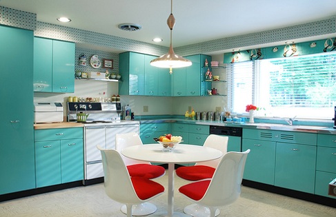 Mavi-renk-çok-şirin-modern-tasarımlı-renkli-mutfak-modeli-örneği.jpg