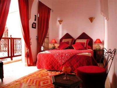 modern-kırmızı-yatak-odası-tasarımları-.jpg