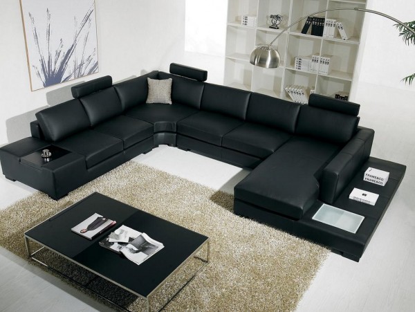 modern-siyah-deri-tasarım-L-şeklinde-salon-kanepe-ve-sehpa-dekorasyonu-.jpg