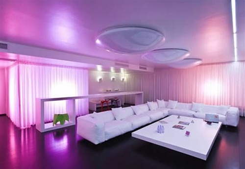 Mor-renk-led-ışıklı-salon-dekorasyonu.jpg