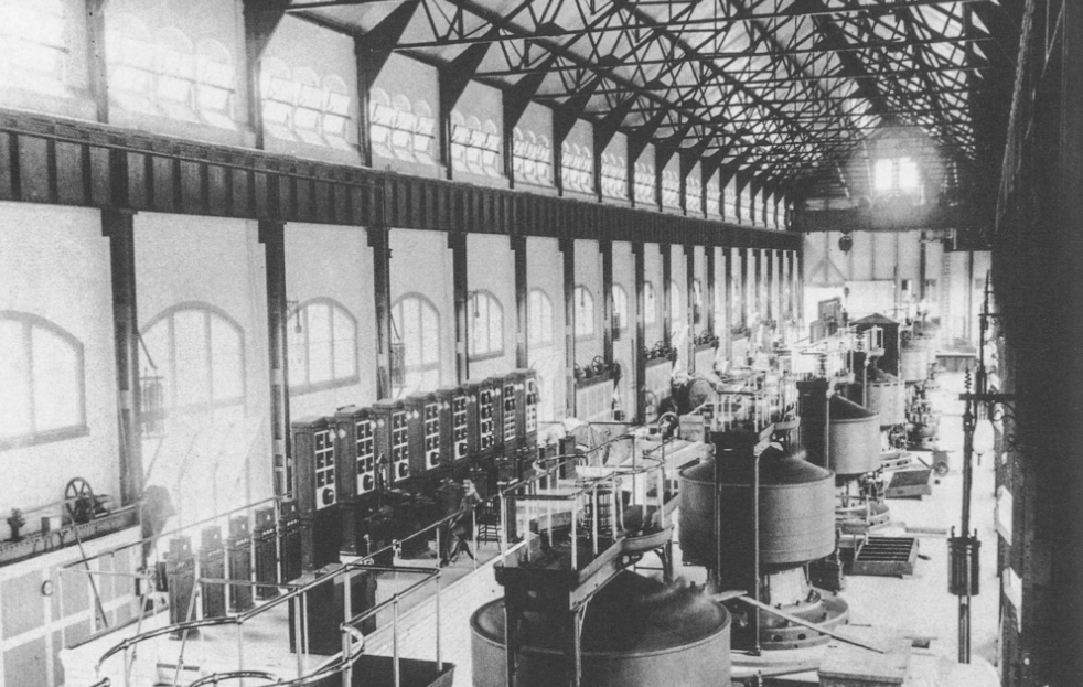 Niagara Santrali’nin içindeki Tesla jeneratörler.jpg