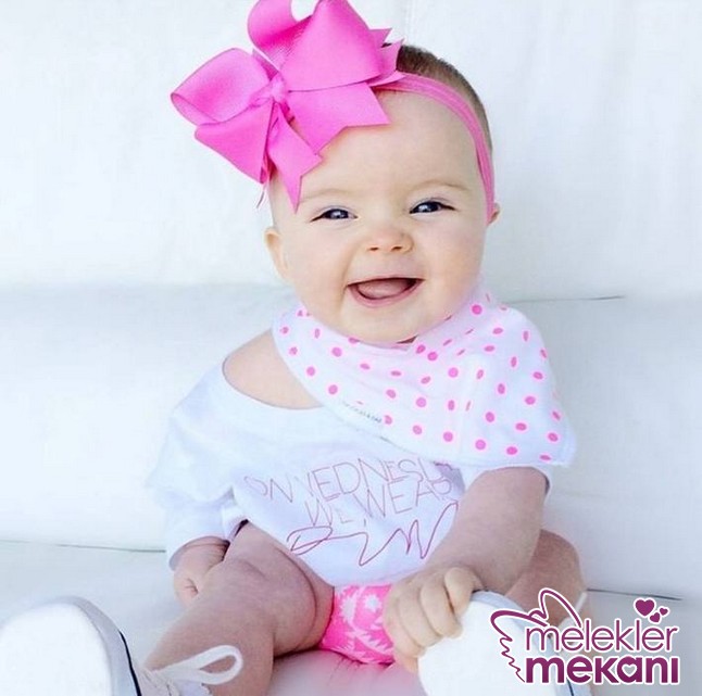 pembe-kurdeleli-çok-sevimli-kız-bebek-aksesuar-çeşitleri.JPG
