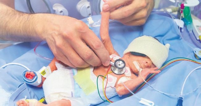 prematüre bebek nasıl yıkanır.jpg