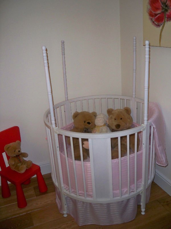 Round-Baby-Cot-Bed-Crib-Four-Poster.jpg