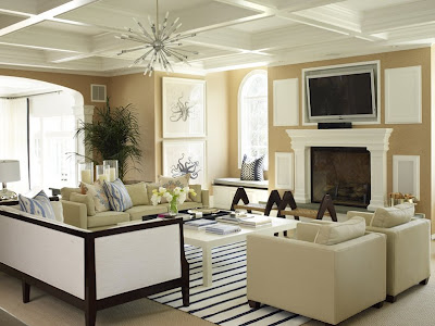 SALONDA ÇİZGİLİ KİLİM-HALI.jpg