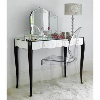 şeffaf-sandalyeli-modern-çok-şık-makyaj-masası-modeli.jpg