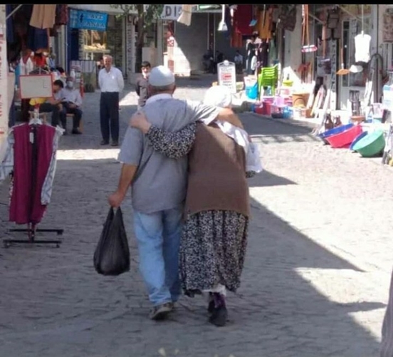 seninle şöyle olabilirdik ihtiyarlar.jpg