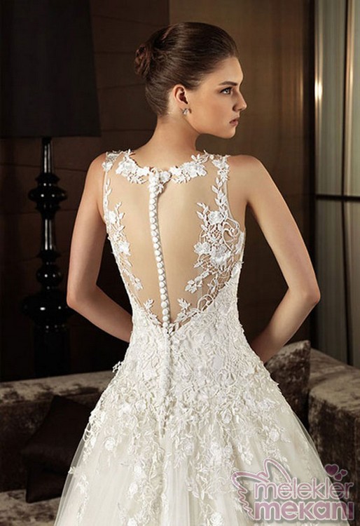 sırtı dantelli gelinlik.jpg