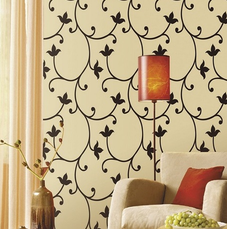 Siyah-dal-yaprak-desenli-krem-rengi-duvar-kağıdı-modeli.jpg