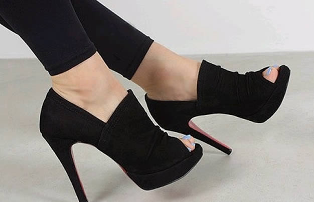 Siyah-topuklu-ayakkabı-modası-2014-2.jpg
