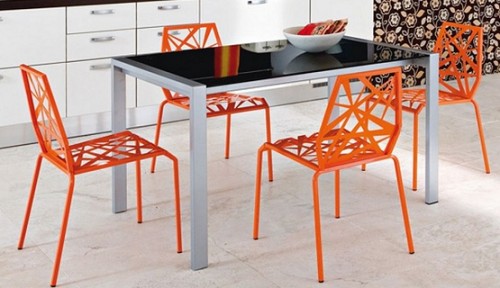 Turuncu-örümcek-ağı-şeklinde-tasarlanmış-mutfak-sandalye-modeli-500x288.jpg