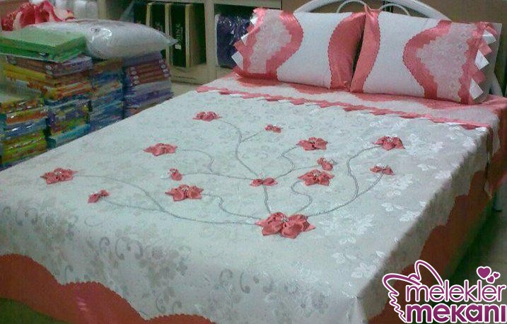 uzeri kabartmali cicek islemeli dantel pike.jpg