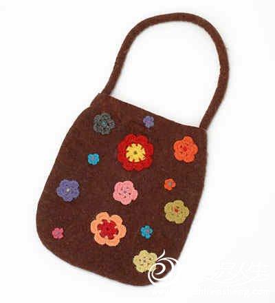 üzeri-renkli-çiçek-işlemeli-çanta-modeli.jpg
