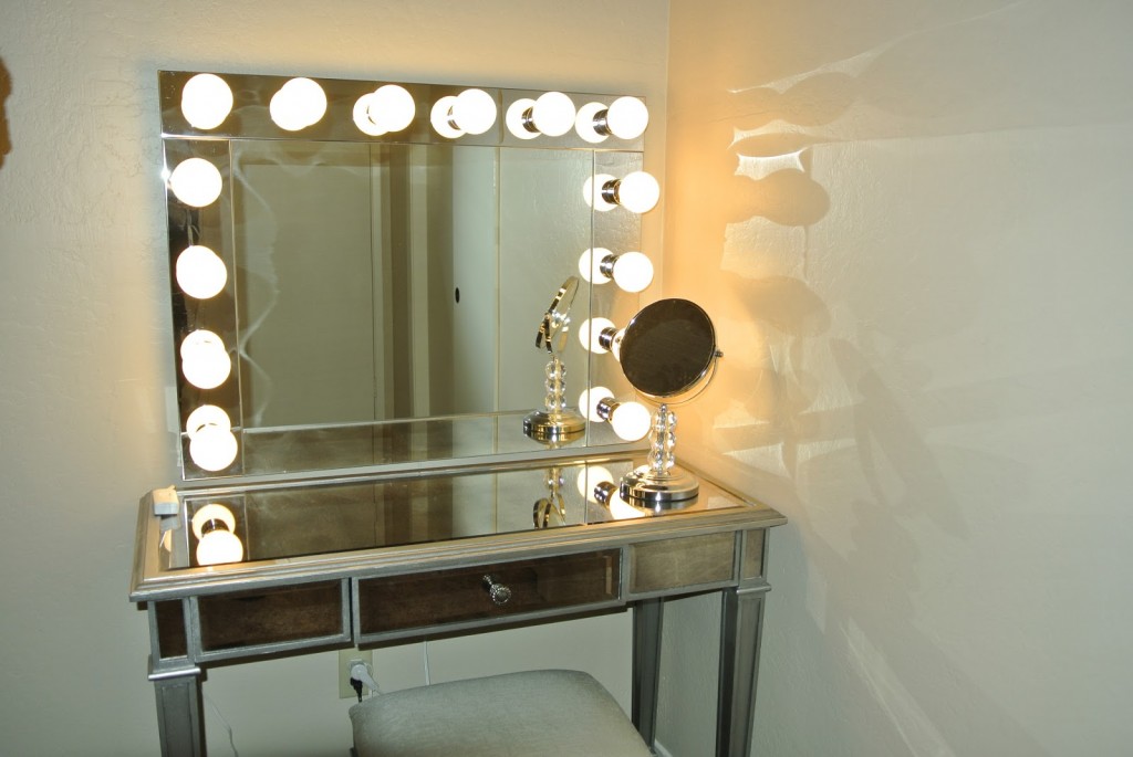 Vanity-Mirrors-Işıklı-Makyaj-Masası-Işıklı-Ayna-Kulis-4.jpg